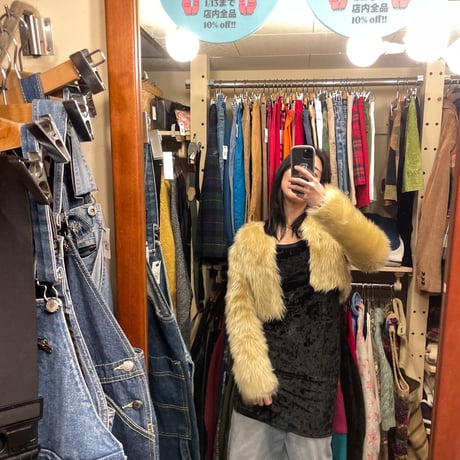 [USED] WHITE FAKE FUR JKT 🐏🤍