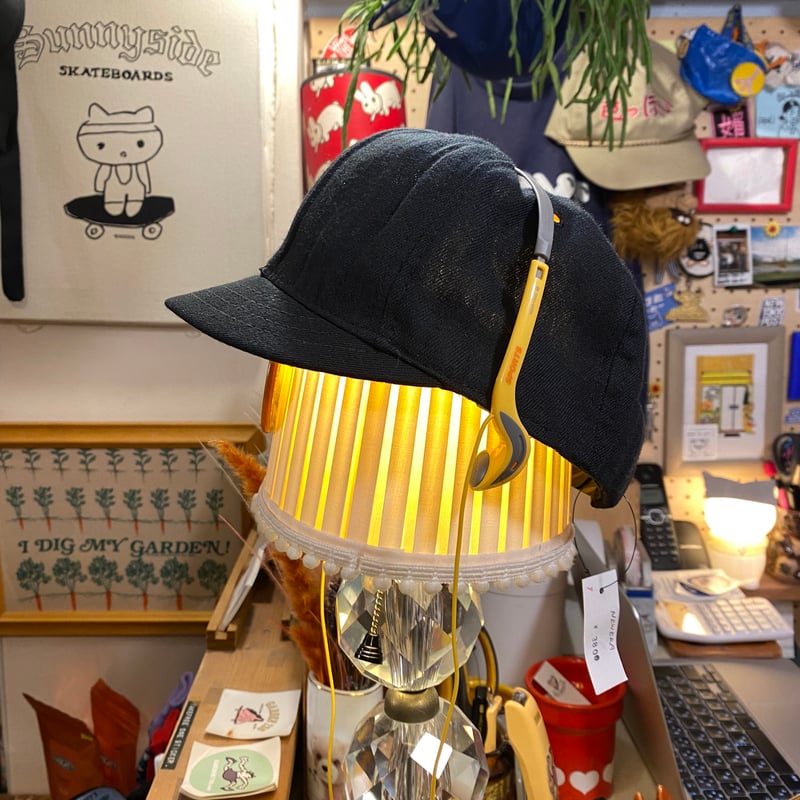 ニューエラアンパイアキャップ つばの短いキャップ ニューエラ ニューエラ アンパイア キャップ キャップ つば 短い 似合う ツバが短い アンパイアキャプの魅力 おすすめコーデと被り方 京都発の帽子メーカーWORDS公式ブログ