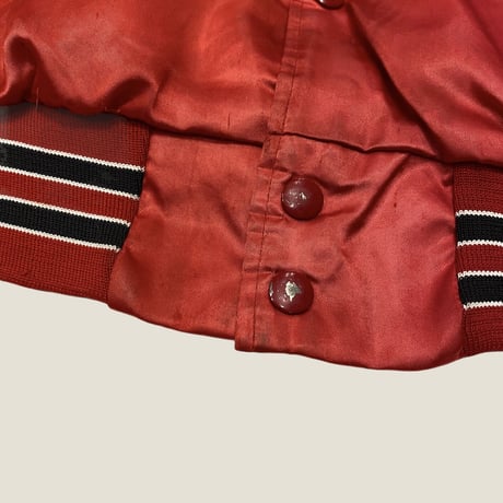 [USED] "BULLS" RED スタジャン