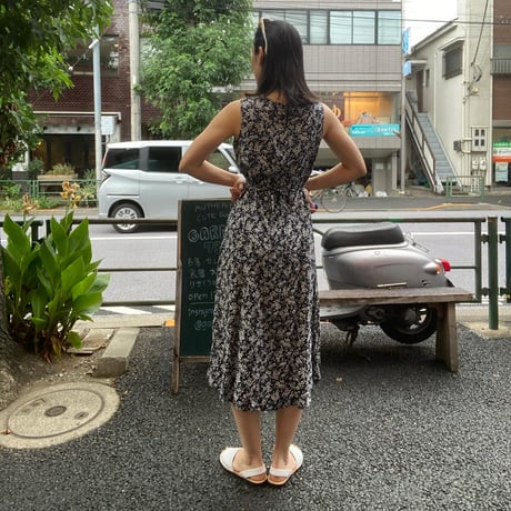 ネイビー花柄ワンピース