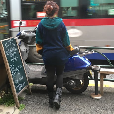 [USED] 渋めカラーのプルオーバーパーカー