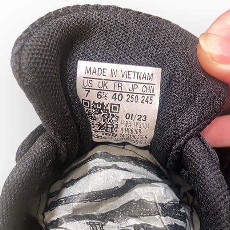 [USED] "adidas" ALL BLACK SNEAKER