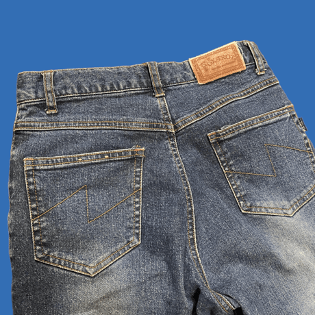 [USED] ストレッチデニムのフレアパンツ🪅