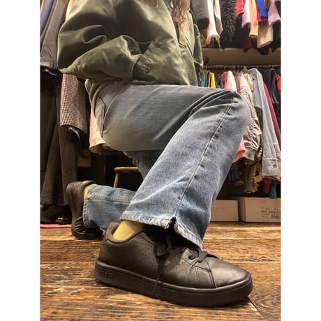[USED] "adidas" ALL BLACK SNEAKER