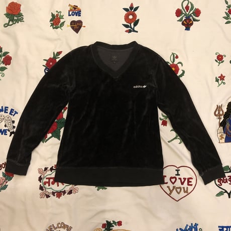 [USED] adidas  ベロアVネックTOPS！