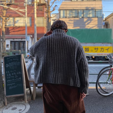 [USED] ショート丈 ハイネックニット