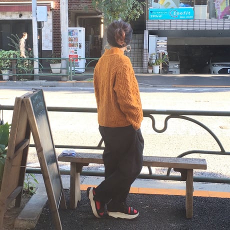 [USED] 柔らかなほっこりカラーのケーブルニット