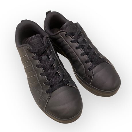 [USED] "adidas" ALL BLACK SNEAKER