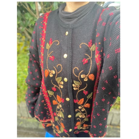 [USED] 刺繍ニットカーディガン ❤️