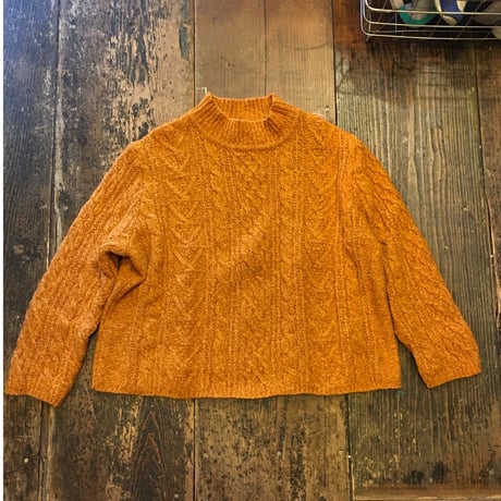 [USED] 柔らかなほっこりカラーのケーブルニット