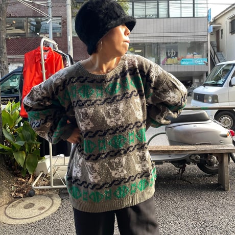 [USED] 犬？ねこ？かわいい 柄ニット