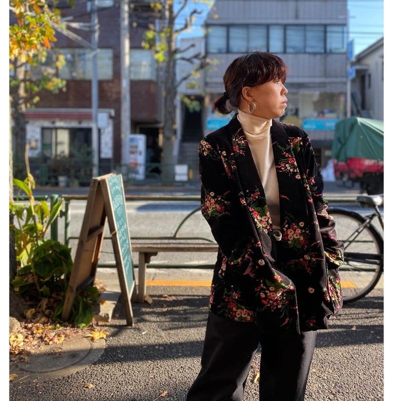 【美品】アキアカネ 長袖ボレロ ジャケット ベロア 2 立体花柄　ブラック 美品】アキアカネ 長袖ボレロ ジャケット ベロア 2 立体花柄