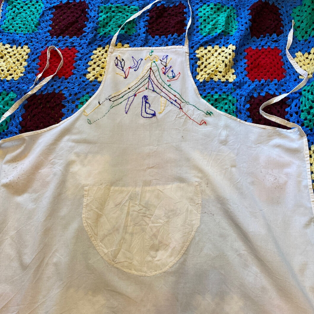 アンティーク刺繍エプロン fit=scale-down,w=1200