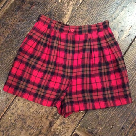 [USED] 赤チェックタック入りショートパンツ