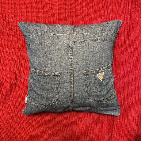 [USED] vintage GUESS クッション