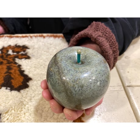 [CHEAP TIME$ vintage ] "Apple" 石の置物