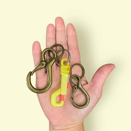 [USED] OLD plastic key chain