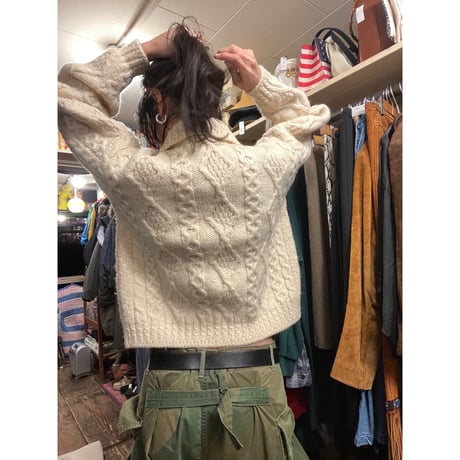 [USED] くるみボタンのケーブル ニットカーディガン