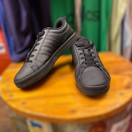 [USED] "adidas" ALL BLACK SNEAKER