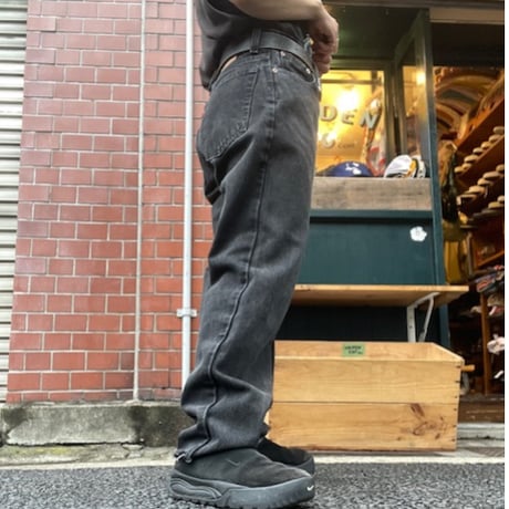 [USED] Levis 550 BLACK CUTOFF W28L27