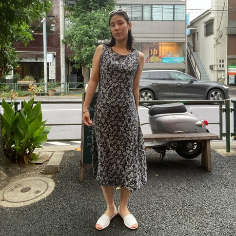 ネイビー花柄ワンピース
