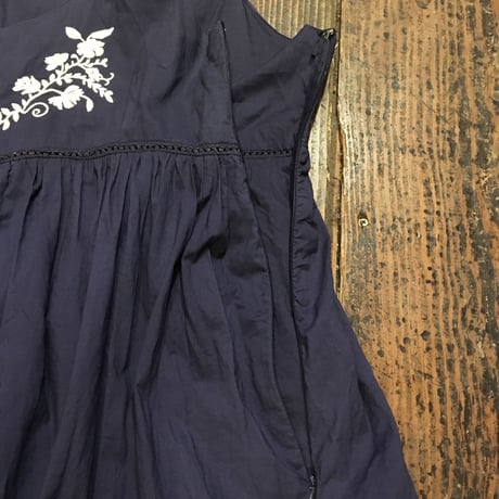 [USED] シンプル刺繍のロングワンピース