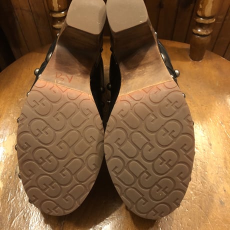 [USED] "UGG" BLKサボサンダル