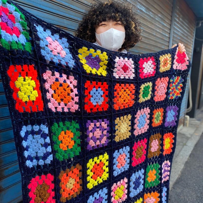 ヴィンテージ　手編み　カラフル　ブランケット　レトロ　カギ編み Amazon.co.jp: カラフルかぎ編みブランケット 手編み インテリア
