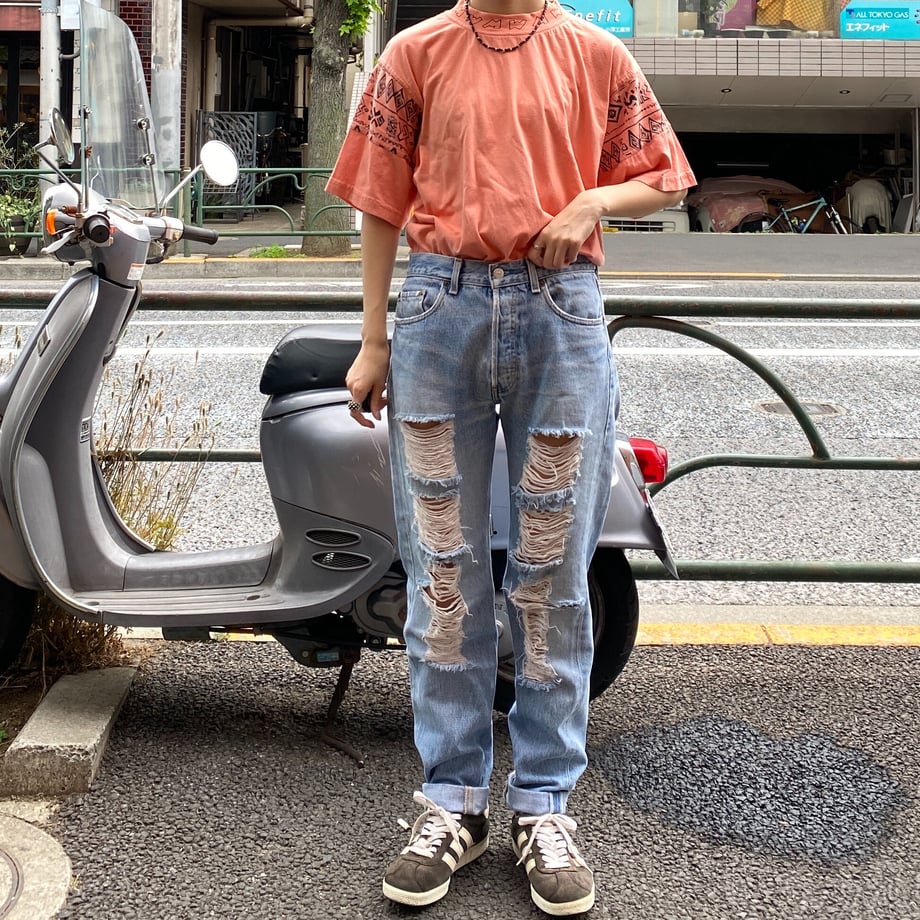 60a360840e24032f198974df