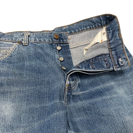 [USED] Levi's 膝下丈のデニムショーツ