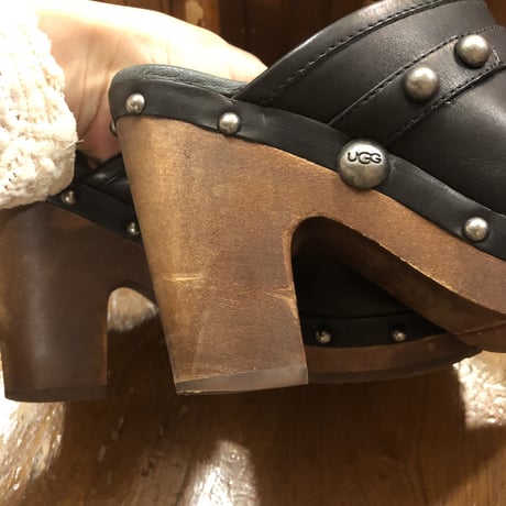 [USED] "UGG" BLKサボサンダル
