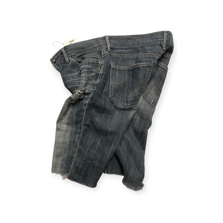 [USED] Levi's LOW RISE SLIM SHORTS 🌺🖤（w３0)