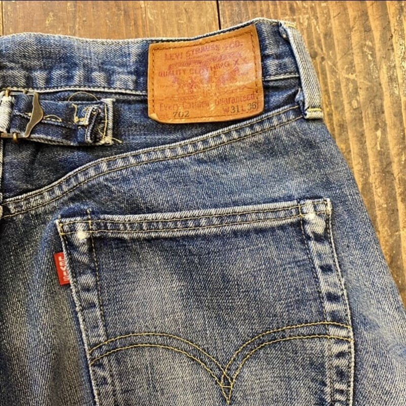 LEVI'S 雰囲気抜群 702XX USED シンチバック W34 x L36 LEVI'S 雰囲気抜群 702XX USED シンチバック W34 x L36 - メルカリ