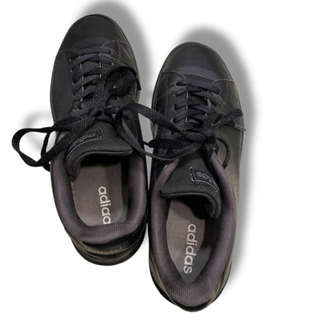 [USED] "adidas" ALL BLACK SNEAKER
