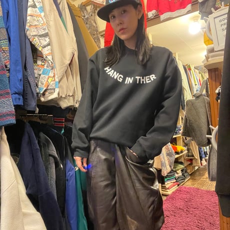 [USED]"HANG IN THERE" good message sweat 🖤