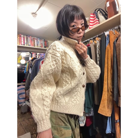 [USED] くるみボタンのケーブル ニットカーディガン