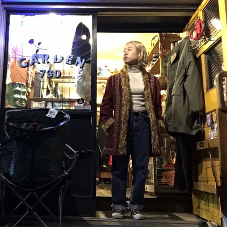 [USED] 渋い赤色 SUEDE ヒッピー刺繍コート
