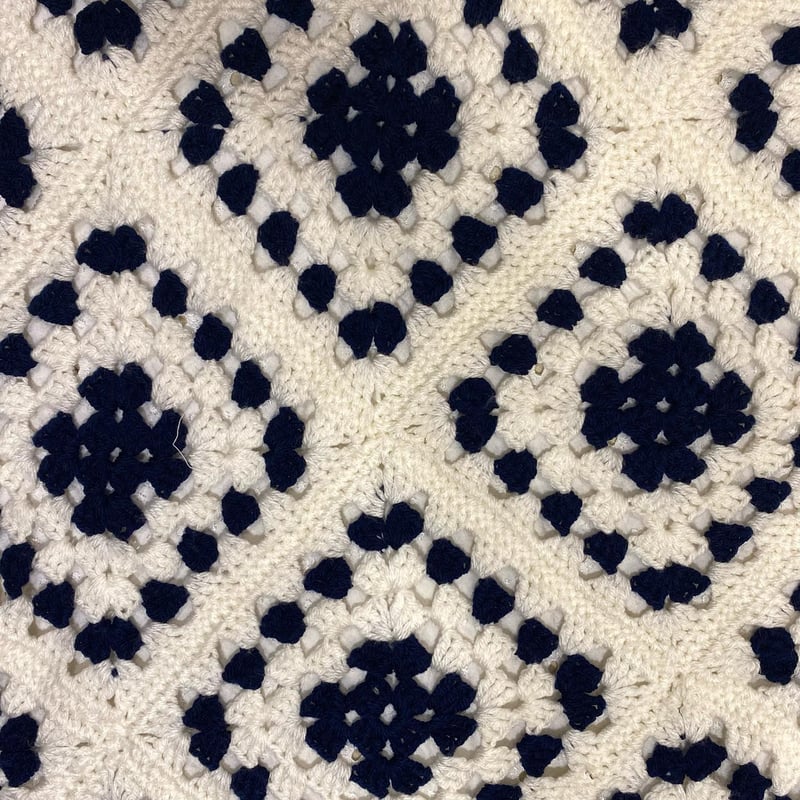 USED] 鍵編みニット ブランケット 95cm × 115cm WHT/NAVY | g