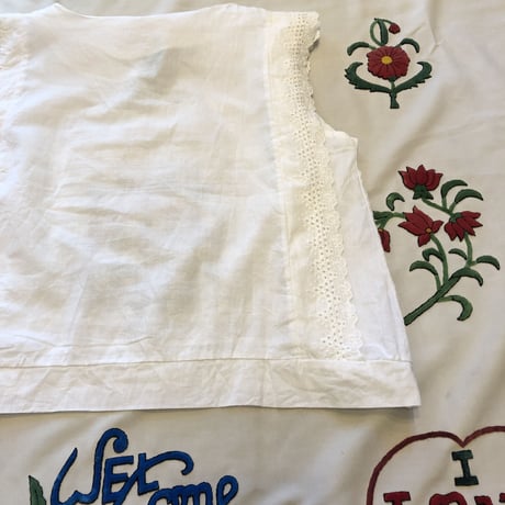 [USED] ハート刺繍のBOX型TOPS