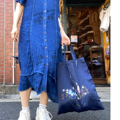 [USED]蝶々刺繍の艶ツヤトートバッグ