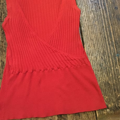 [USED] 真っ赤なノースリーブニット