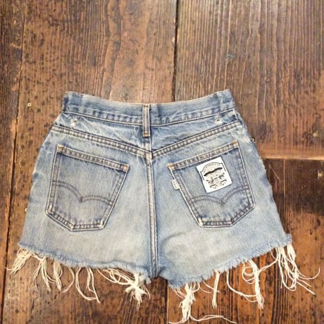 [USED] Levis ダメージデニム  ショーツ