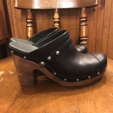 [USED] "UGG" BLKサボサンダル