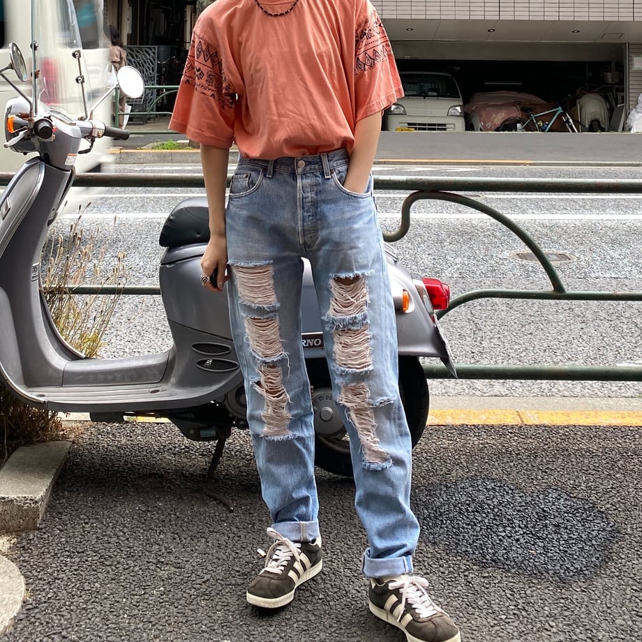 60a360840e24032f198974df