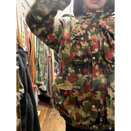 [USED] vintage Switzerland マウンテン CAMO JKT