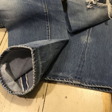 [USED] Levis 501ダメージデニム  vintage 赤耳