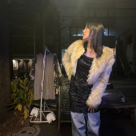 [USED] WHITE FAKE FUR JKT 🐏🤍