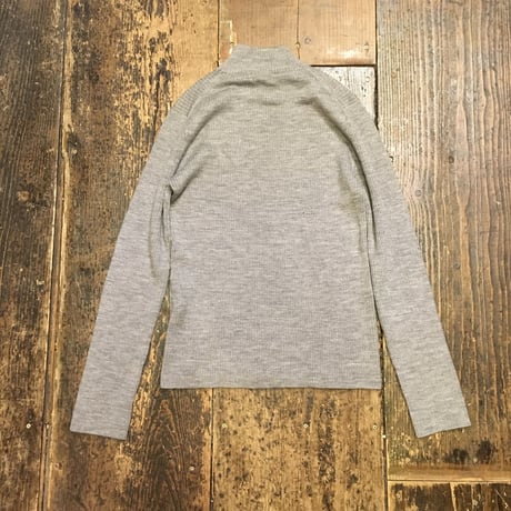 [USED] ワンポイントが可愛い！Golden Bear 刺繍リブニット