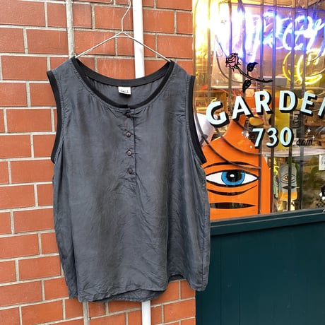 [USED] SILK ヘンリーネックノースリーブTOPS♡