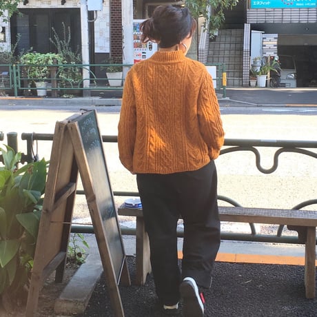 [USED] 柔らかなほっこりカラーのケーブルニット